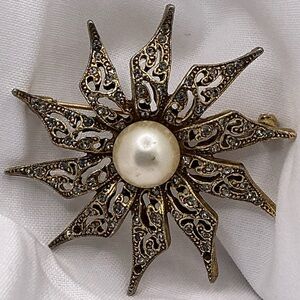 Elegant Gold and Silver Brooch with Pearl Center